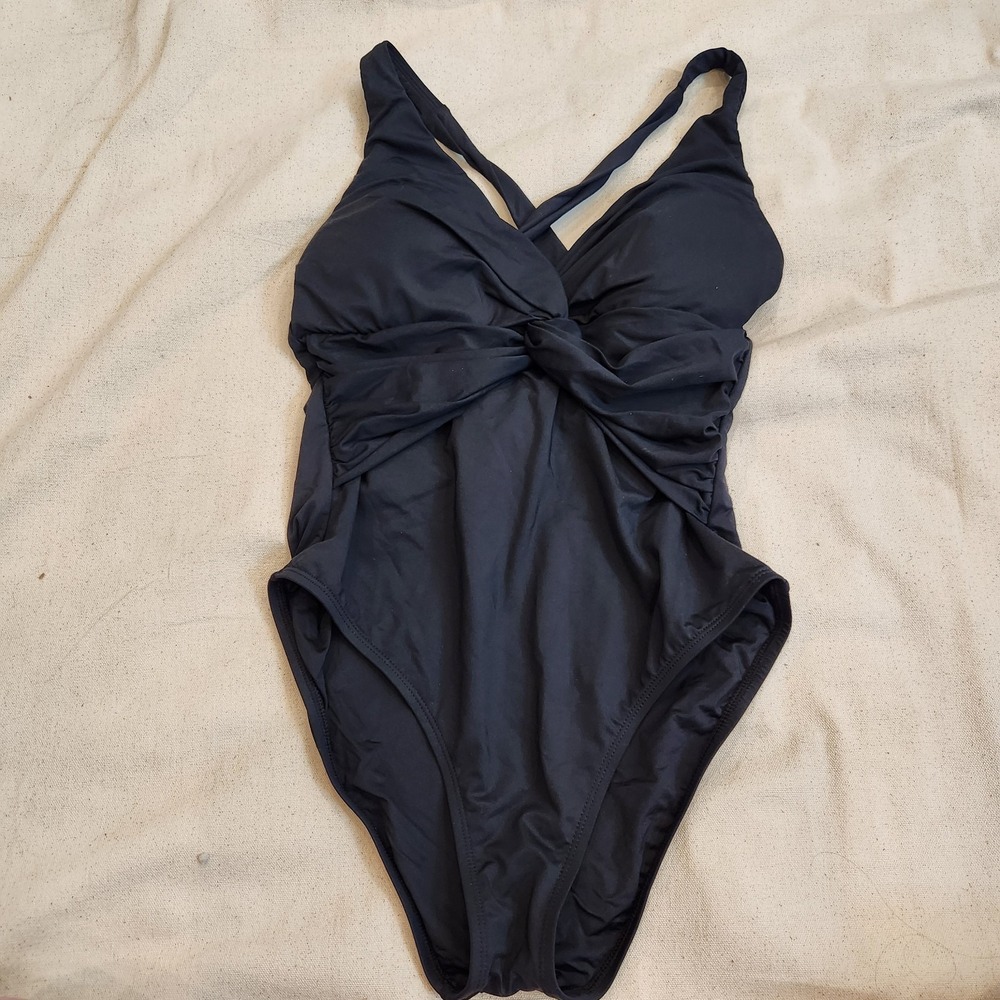 New La Blanca Island Goddess Twist Front One Piece Swimsuit Black Size 10